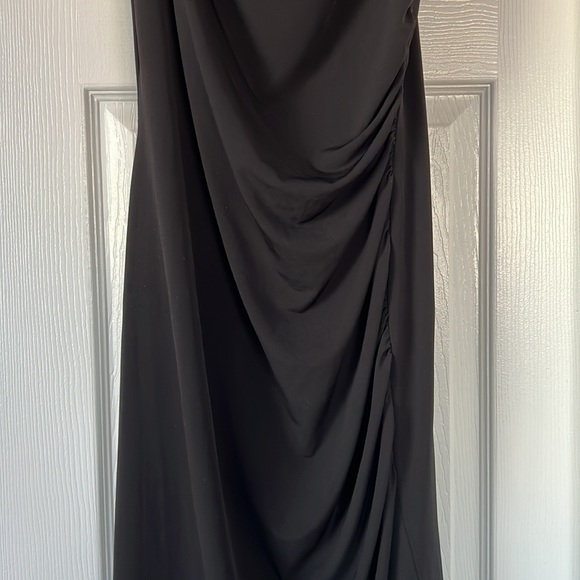 Black dress - Picture 3 of 9